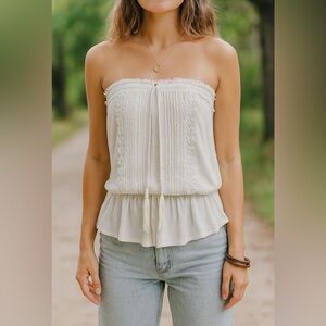 VENUS Delicate and romantic white strapless peplum top by Venus XS